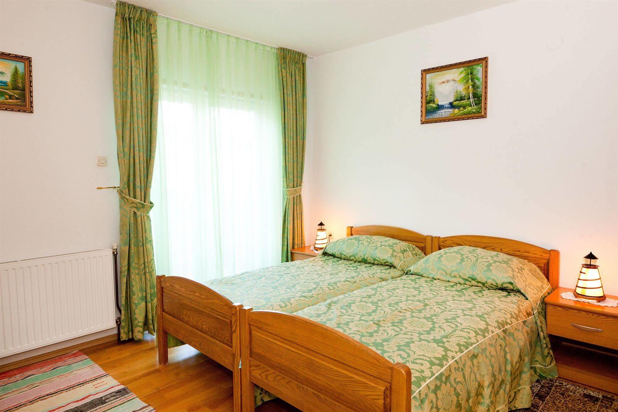 Plitvice Pension Perisic コレニツァ エクステリア 写真